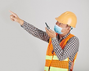 contractor wearing mask on construction site